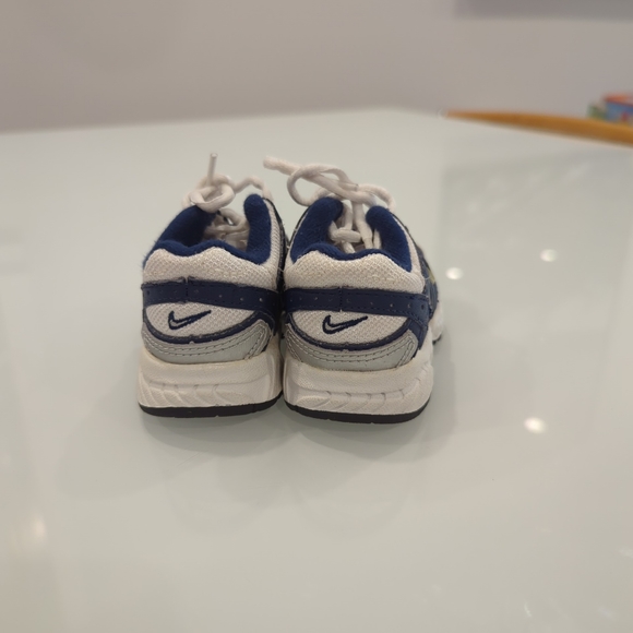 Nike size 3 - Picture 5 of 9